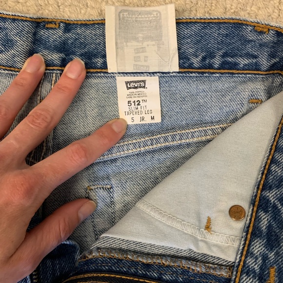 Levi’s denim shorts - Picture 7 of 8